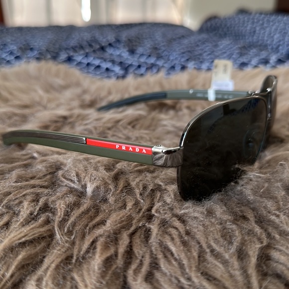 New Prada Men’s Sunglasses - Picture 3 of 4